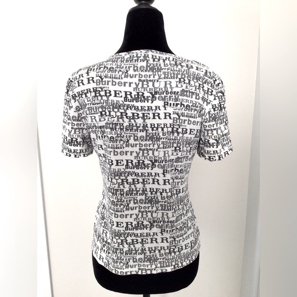 BURBERRY T-Shirt White with Burberry Print All-Over Women Small.
Rare edition - Picture 2 of 6